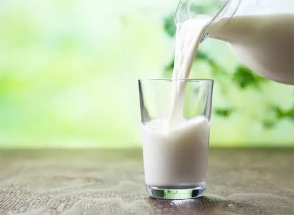 Những tác hại khi bạn uống quá nhiều sữa