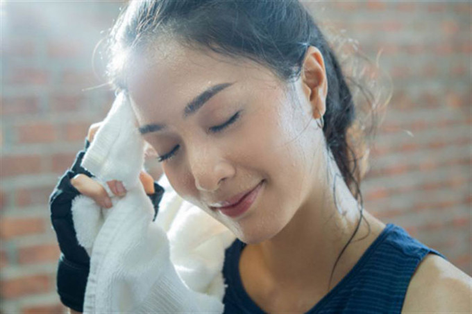 Mồ hôi cảnh báo những gì về tình trạng sức khỏe của bạn