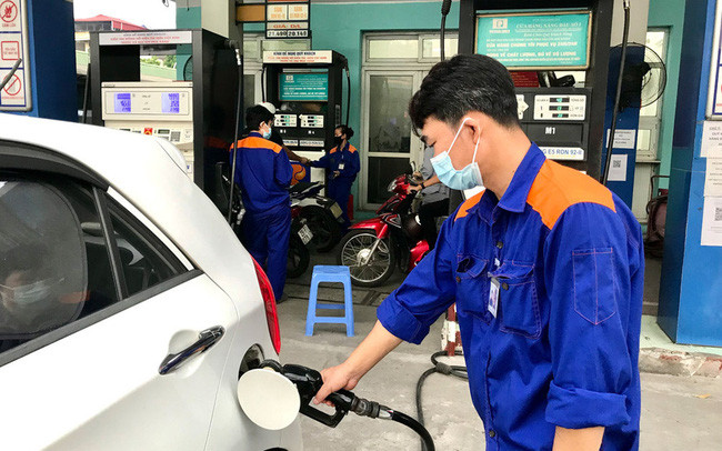 Giá xăng tăng từ 15h chiều nay ngày 25/12