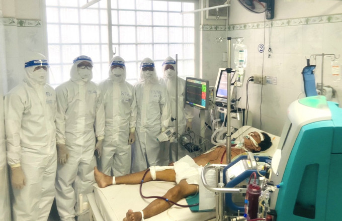 Quyết tâm cứu sống bệnh nhân COVID-19 nặng của các y bác sĩ Bệnh viện Bạch Mai