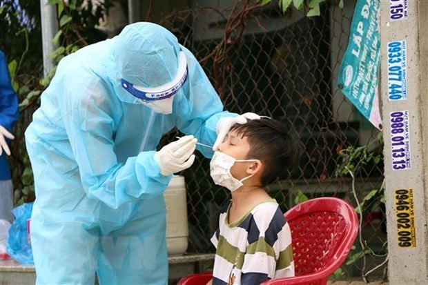 Chuyên gia chỉ ra những điểm cần lưu ý khi chăm sóc trẻ nhỏ mắc COVID-19