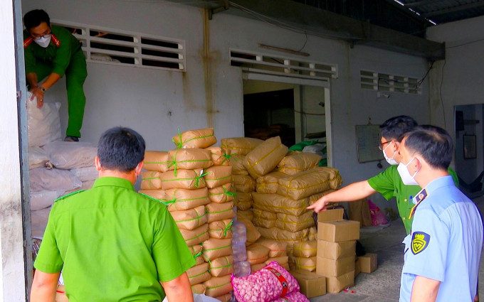 Bạc Liêu phát hiện số lượng lớn thực phẩm không rõ nguồn gốc xuất xứ