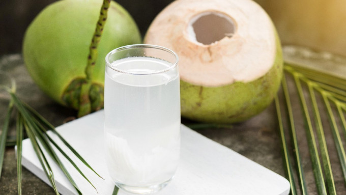 Uống nước dừa vào buổi sáng mang lại nhiều lợi ích cho sức khỏe