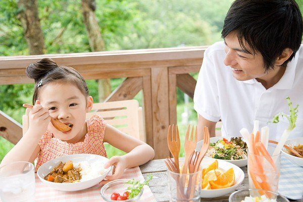 Những lưu ý về chế độ dinh dưỡng cho trẻ trong những ngày Tết