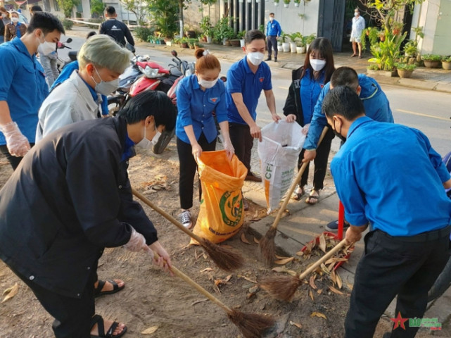 Đà Nẵng ra quân vệ sinh môi trường đón Tết Nguyên đán