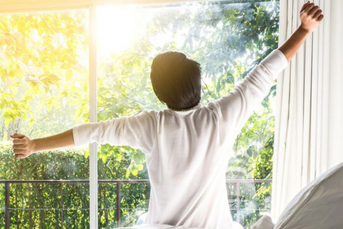 6 cách giúp bạn tỉnh táo ngay khi thức dậy