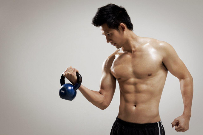 Tập thể dục, bổ sung steroid, hormone ảnh hưởng như thế nào đến số lượng tinh trùng và vô sinh?