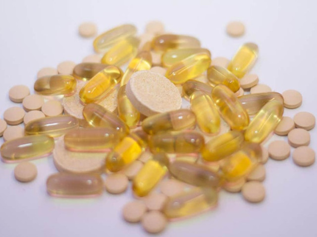 Vitamin C, D và kẽm không có hiệu quả trong việc ngăn ngừa tử vong do COVID-19