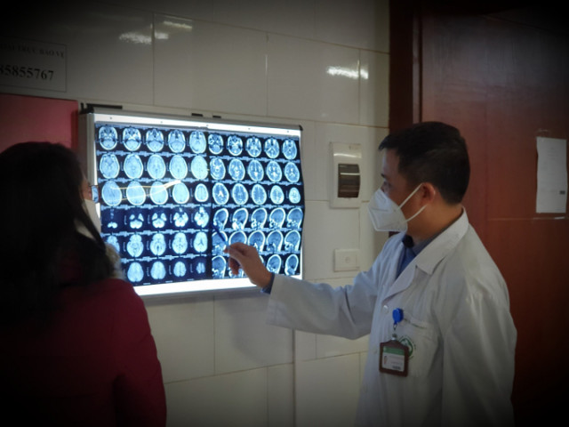 Chuyên gia cảnh báo ngộ độc khí CO do sưởi ấm bằng than