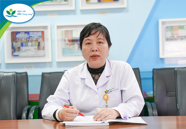 Hướng dẫn cha mẹ cách bổ sung dinh dưỡng cho trẻ mắc COVID-19 đang điều trị tại nhà