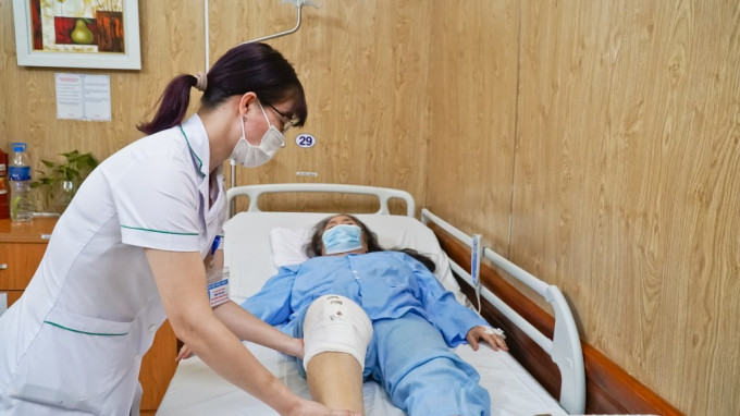 7 giai đoạn phục hồi chức năng cần lưu ý sau mổ khớp gối