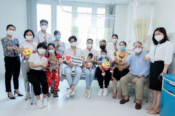 Ngô Thanh Vân, Huy Trần và Jun Phạm tài trợ mổ tim cho bệnh nhi