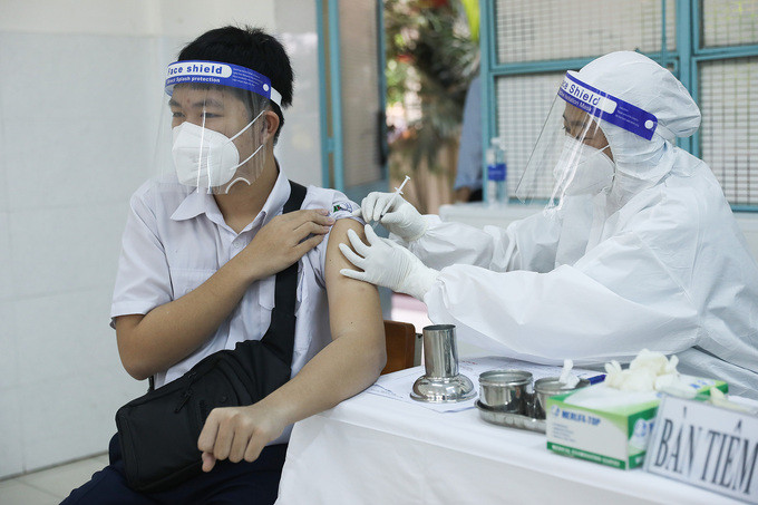 Bí thư Thành ủy Đinh Tiến Dũng chỉ đạo đẩy mạnh thực hiện 3 giải pháp trọng tâm phòng, chống dịch COVID-19