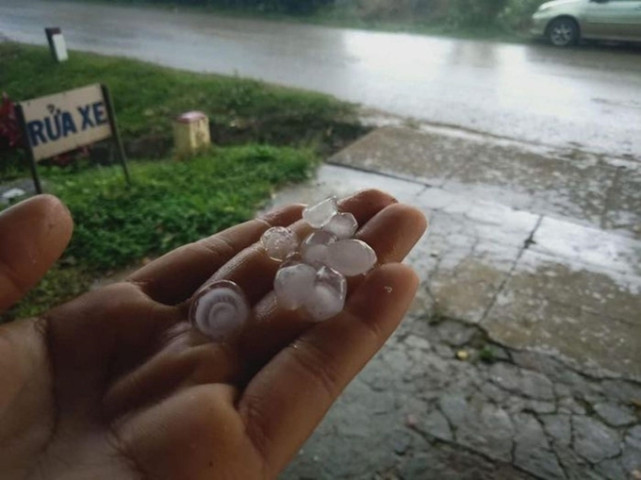 2 trận mưa đá liên tiếp xảy ra trên địa bàn tỉnh Thừa Thiên - Huế