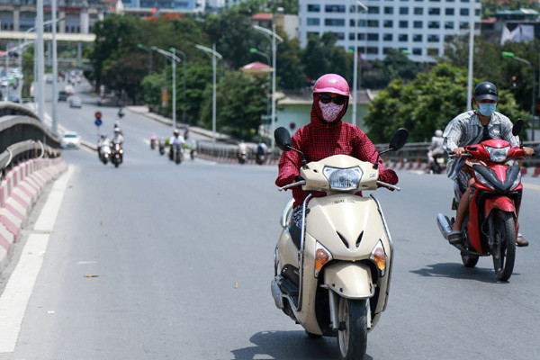 TP HCM cảnh báo nắng nóng, tia UV "báo động đỏ" đạt ngưỡng 11+