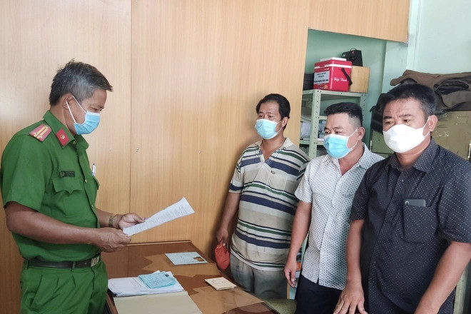 Long An xử phạt 3 đối tượng mua bia không rõ nguồn gốc