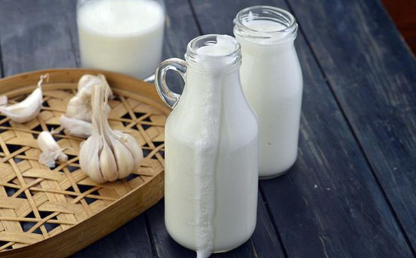 5 cách trị mụn với tỏi
