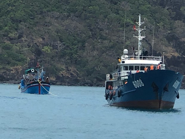 Ninh Thuận: Cảnh sát biển cứu nạn thành công tàu cá cùng 3 ngư dân