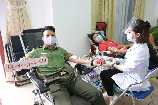 Ngày Toàn dân hiến máu tình nguyện 7/4: Trao giọt máu hồng