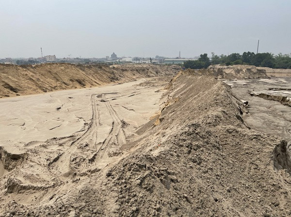 Hà Nội phát hiện nơi chứa hơn 10.000 m3 cát lậu tại Thường Tín