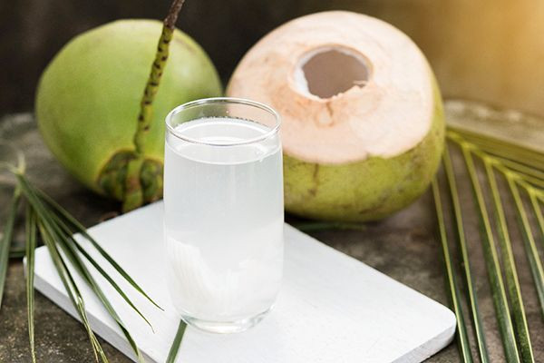 7 lợi ích sức khỏe của việc uống nước dừa vào mùa hè