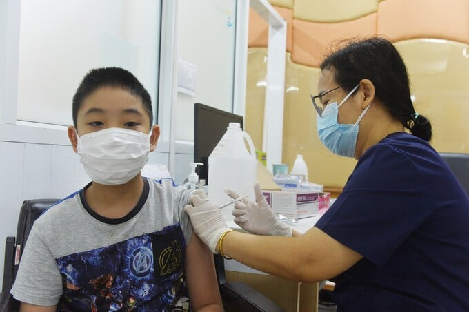 Tiếp nhận viện trợ vaccine phòng COVID-19 cho trẻ em từ 5 đến dưới 12 tuổi