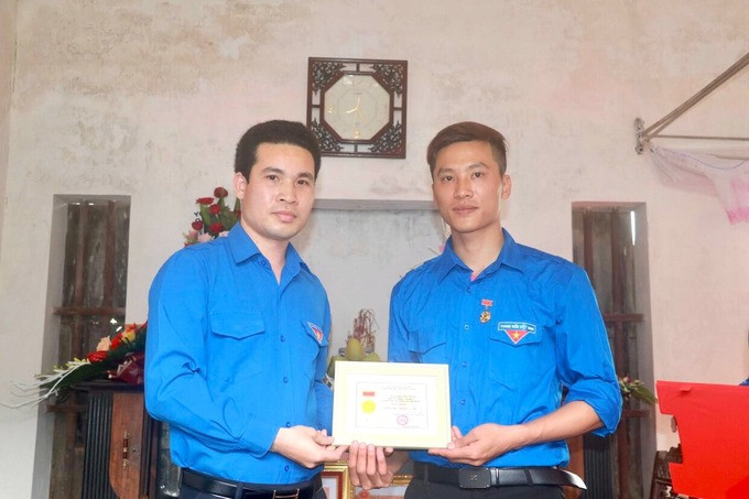 Trao Bằng khen của Thủ tướng Chính phủ cho anh Nguyễn Đức Chính