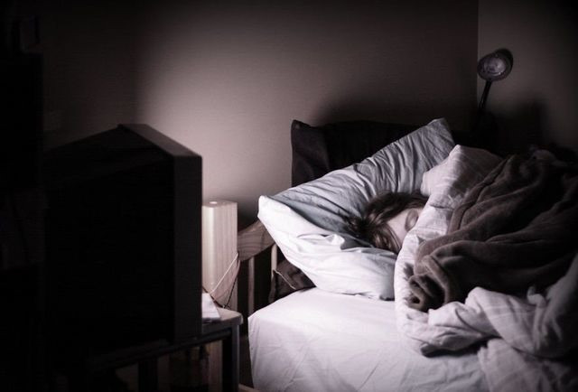 Tiếp xúc với ánh sáng khi ngủ vào ban đêm gây hại cho sức khỏe