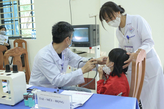 Thái Nguyên khám, tư vấn sức khỏe miễn phí cho 300 trẻ em khuyết tật