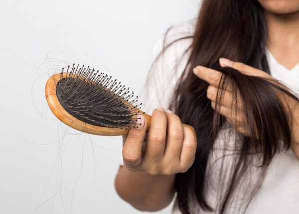 Những nguyên nhân phổ biến gây rụng tóc