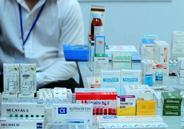 Đôn đốc mua sắm, đấu thầu thuốc, vật tư y tế đáp ứng việc khám chữa bệnh theo bảo hiểm y tế