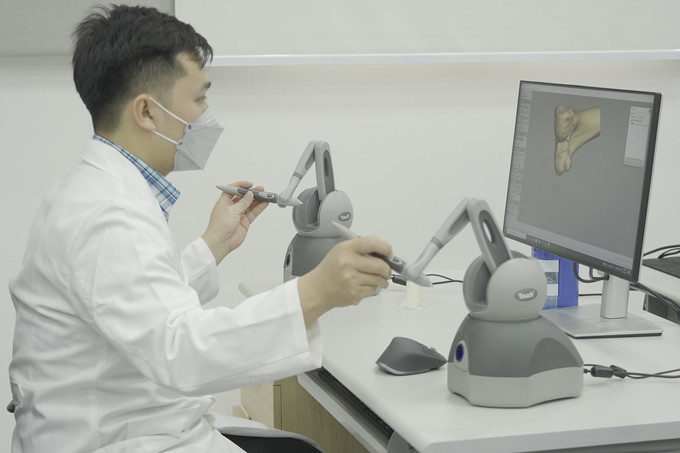 “Thước ngắm phẫu thuật” độc quyền “Made in Vietnam” nâng độ chính xác của phẫu thuật khớp gối lên đến hơn 98%