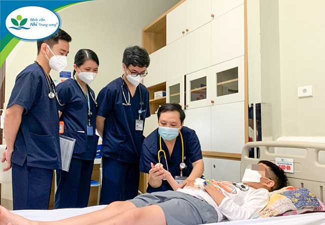 Hà Nội: Bé trai 13 tuổi nuôi rắn lục đuôi đỏ làm thú cưng bị cắn gây nguy hiểm tính mạng