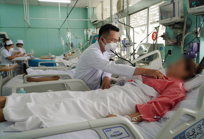TP. HCM cứu thành công bệnh nhân tiêm filler bị biến chứng phải chạy ECMO