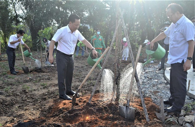 TP.HCM: TP Thủ Đức Trồng 500 cây xanh chào mừng Kỷ niệm 132 năm Ngày sinh Chủ tịch Hồ Chí Minh