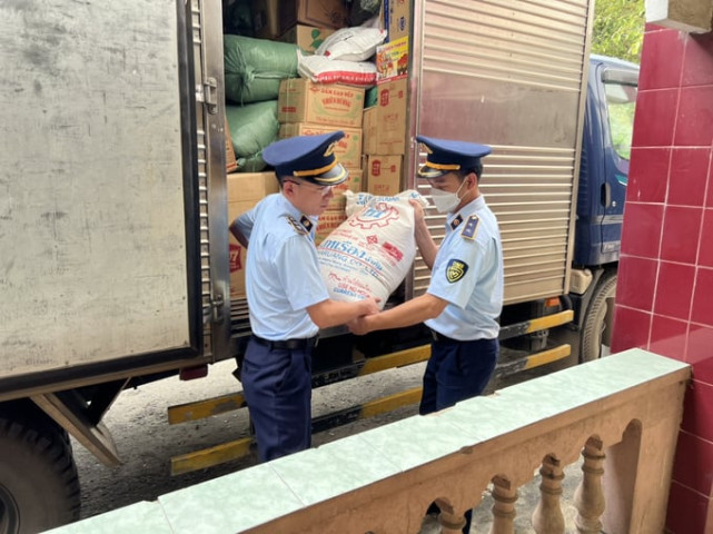 Nghệ An phát hiện 2.000 kg đường cát nhập lậu
