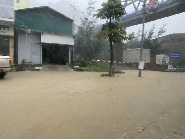 Quảng Ninh: Mưa to gây ngập lụt, nước dâng cao ở nhiều đoạn đường