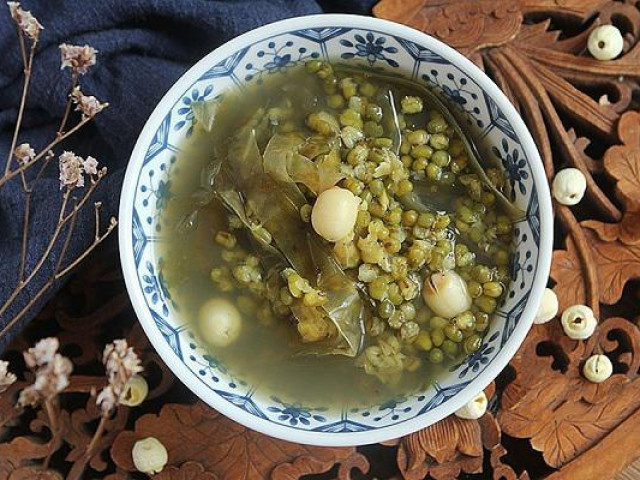 Chữa mất ngủ bằng đậu xanh và đường phèn
