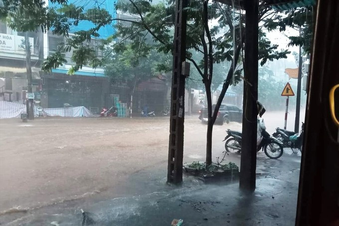 Lào Cai: Mưa lớn ngập nhiều tuyến đường trong thành phố