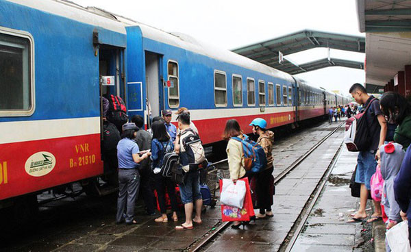 Miễn, giảm giá vé tàu cho người cao tuổi, trẻ em trong dịp cao điểm hè