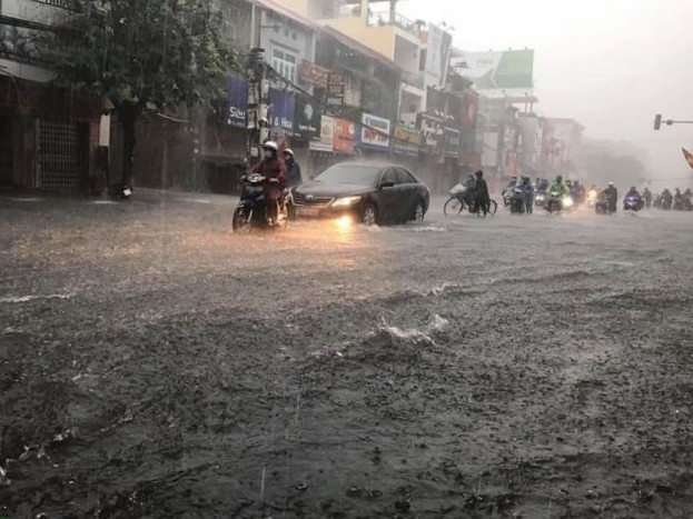 TP. HCM bất ngờ có mưa dông lớn vào sáng sớm