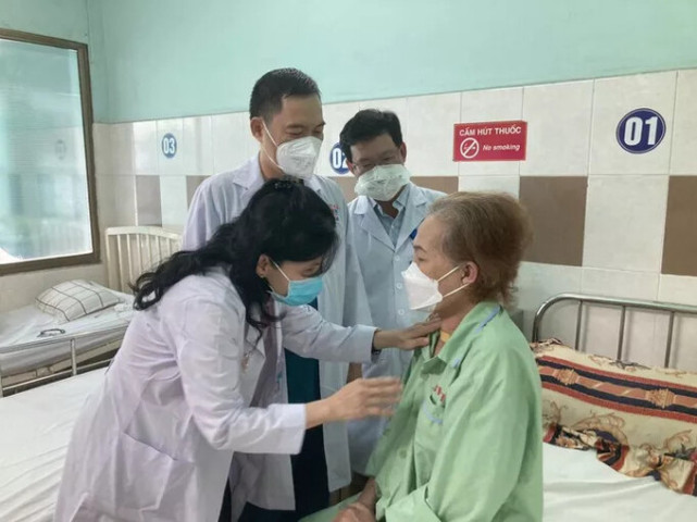 TP HCM: "Giải cứu" cụ bà không nói được suốt 7 tháng sau khi mắc COVID-19