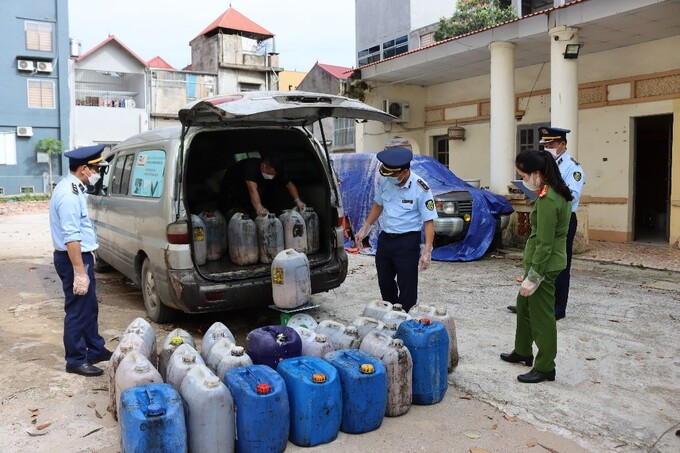Lạng Sơn phát hiện 1.100 kg mỡ bẩn đang trên đường đi tiêu thụ