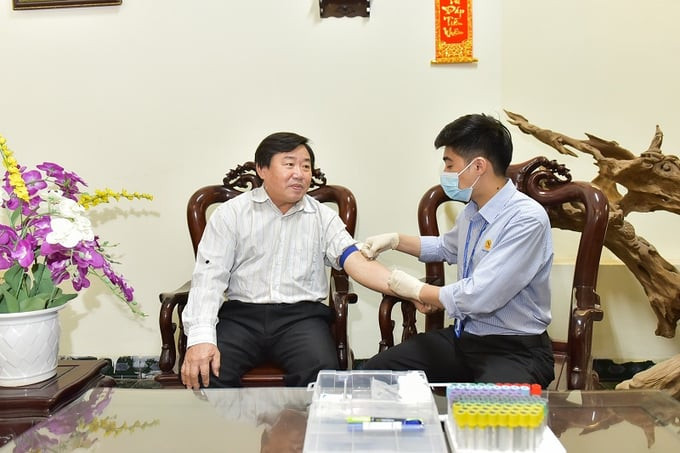 Nâng tầm thương hiệu, MEDLATEC phủ dịch vụ lấy mẫu xét nghiệm tận nơi vươn ra quốc tế