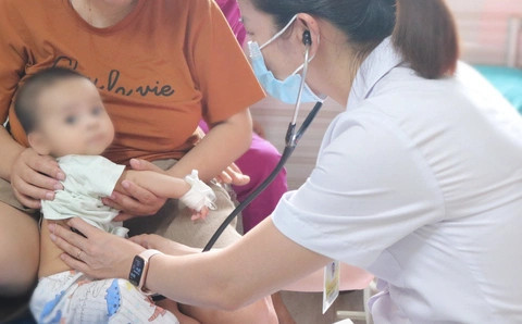 Phú Thọ: Bé 5 tháng tuổi bị viêm não hậu COVID-19