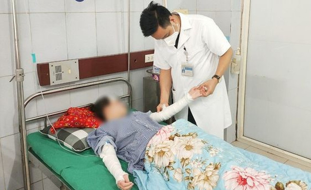 Tuyên Quang: Bóng chứa khí hydro phát nổ khiến nữ sinh lớp 9 bị bỏng mặt và 2 cánh tay