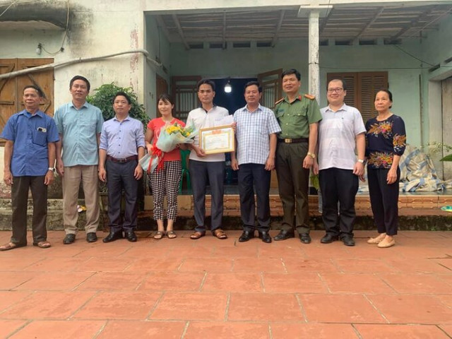 Vĩnh Phúc khen thưởng "người hùng" cứu 3 người đi xe máy bị mất phanh khi đổ đèo Tam Đảo