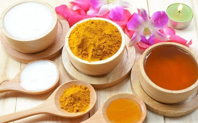 Hướng dẫn cách làm mặt nạ trị mụn trứng cá với nghệ và tỏi