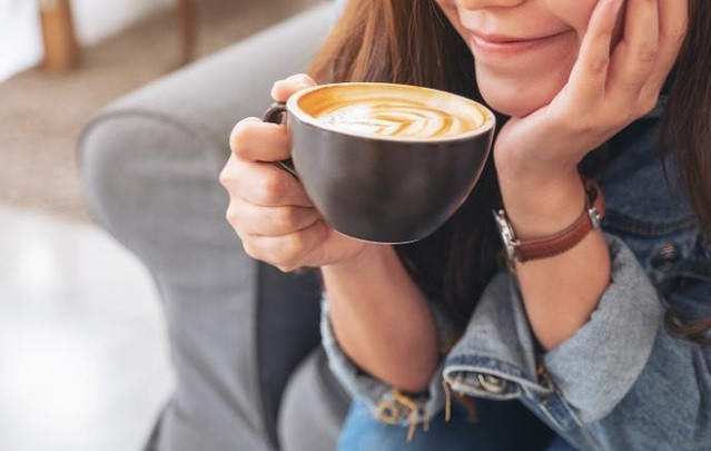 Uống cà phê với liều lượng hợp lý và đúng cách có thể giúp tăng tuổi thọ cho con người