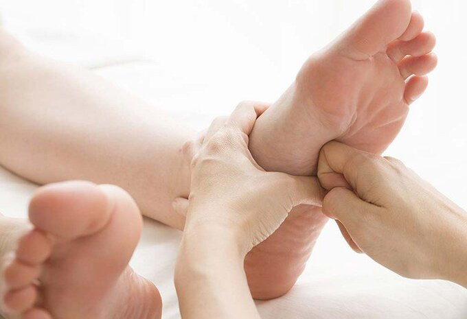 Tác dụng thần kỳ của xoa bóp gan bàn chân mỗi ngày